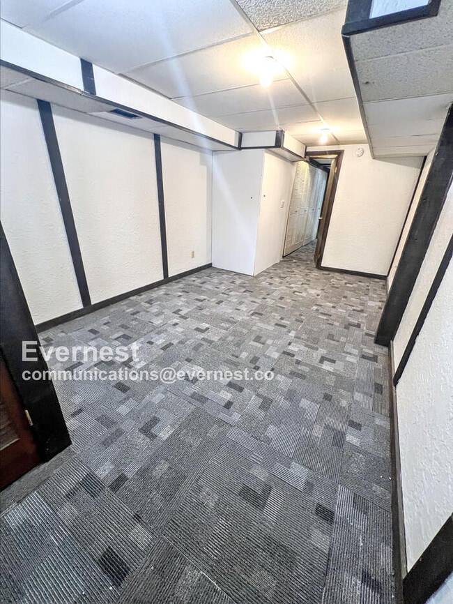 Building Photo - 8602 W 84th St