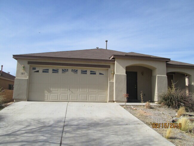 Building Photo - 3BR 2BA IN ENCHANTED HILLS