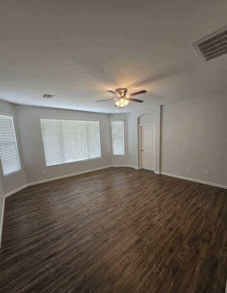 Building Photo - 579 W Camino Sorpresa