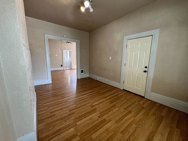 Building Photo - 512-514-514 E 500 S