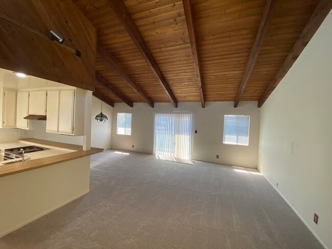 Primary Photo - 826 Bard St