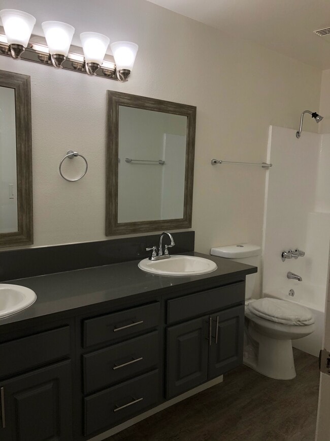 Building Photo - 7500 Mason Ave