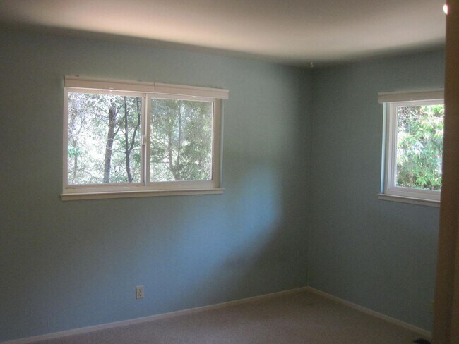 Building Photo - 10 Blossom Way