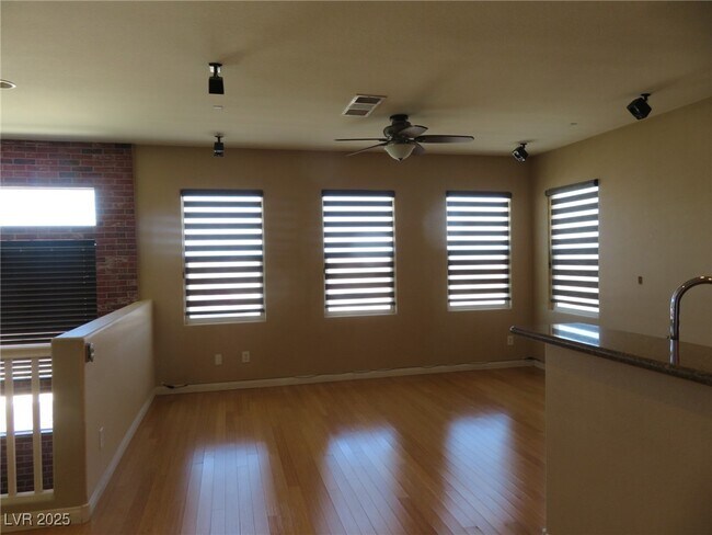 Building Photo - 9342 Autumn View Ave