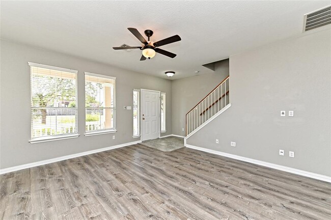 Building Photo - 1227 Cardigan St