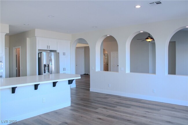 Building Photo - 8616 Willow Cabin St