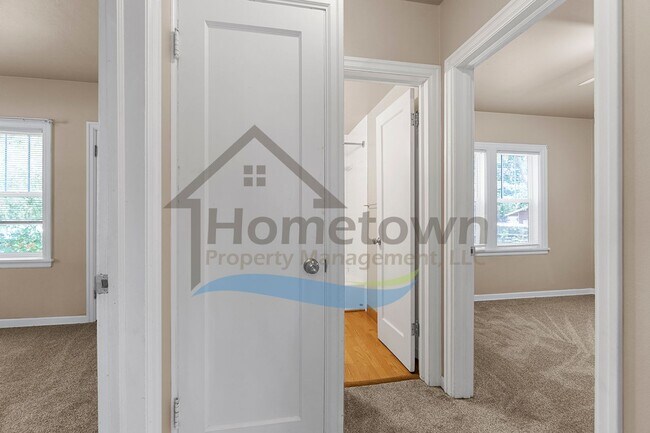 Building Photo - 4 Bedroom 2 Bathroom Home with a Fully Fen...