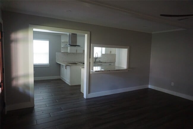 Building Photo - 5911 Pebble Springs Dr