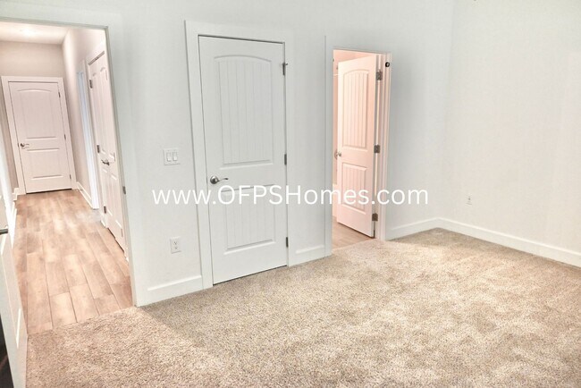 Building Photo - 4bed Home within Walking Distance to Sound