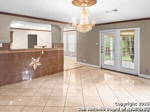 Building Photo - 903 Saxonhill Dr
