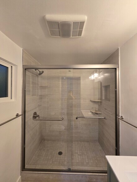 Building Photo - 3230 Cerritos Ave