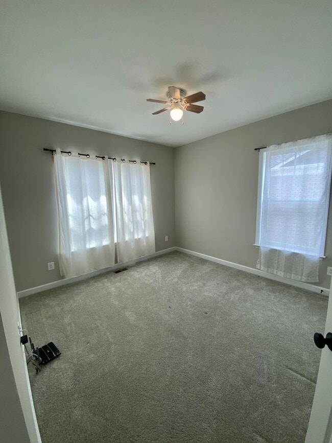 Building Photo - Charming 3-bedroom, 2.5-bathroom Townhouse