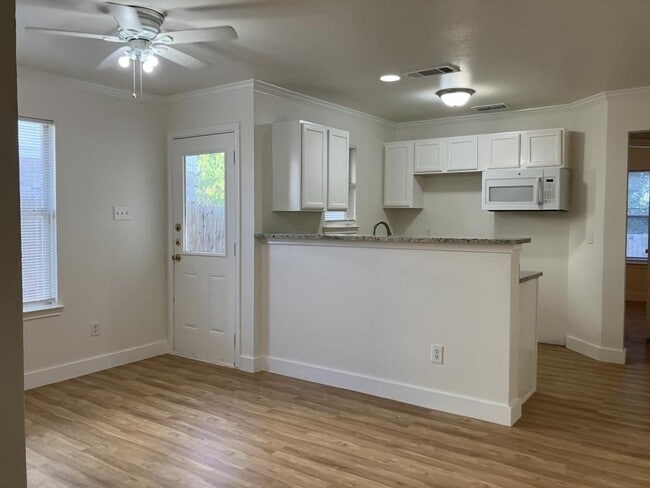 Building Photo - 1208 Village Garden Dr