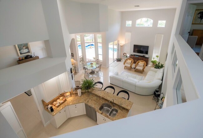 Building Photo - 10849 Bal Harbor Dr