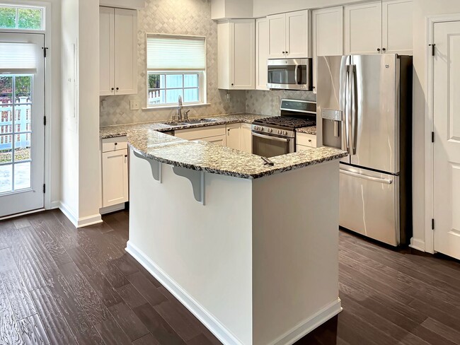 Building Photo - Modern and Luxurious 3 Bed/2.5 Bath in Atlee