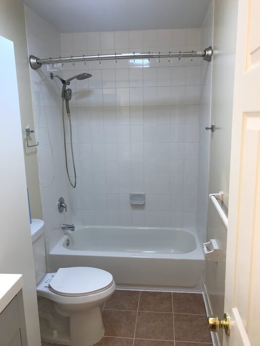Bathroom ( Tub / Shower ) - 284 Thomas S Boyland St