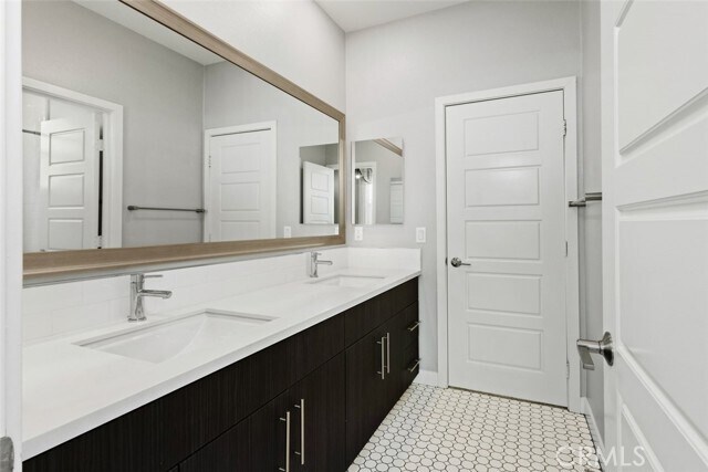 Building Photo - 814 Beacon