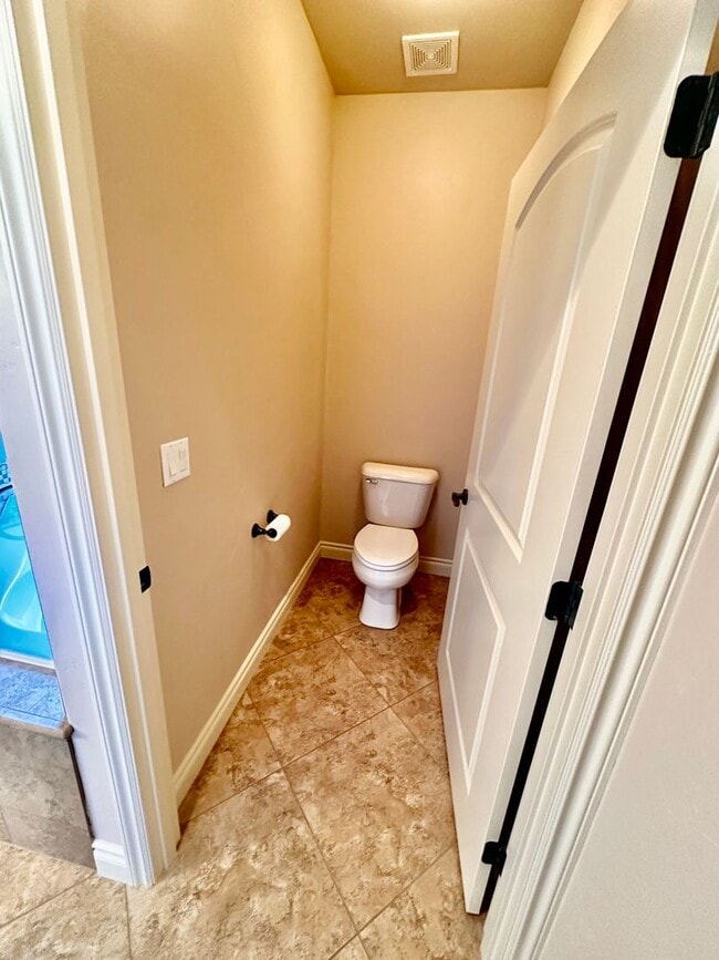 Building Photo - Spacious 4 Bedroom Home in Quiet Cul-de-Sa...
