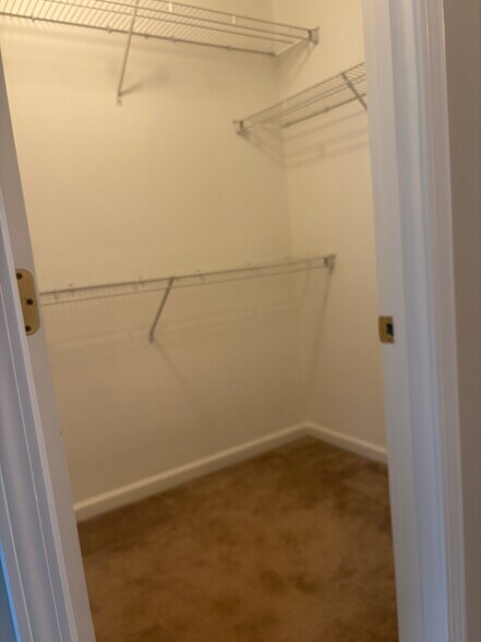 Building Photo - 5053 Reynolds Way