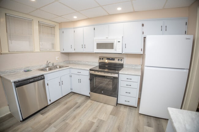 Building Photo - 927 E Dunklin St