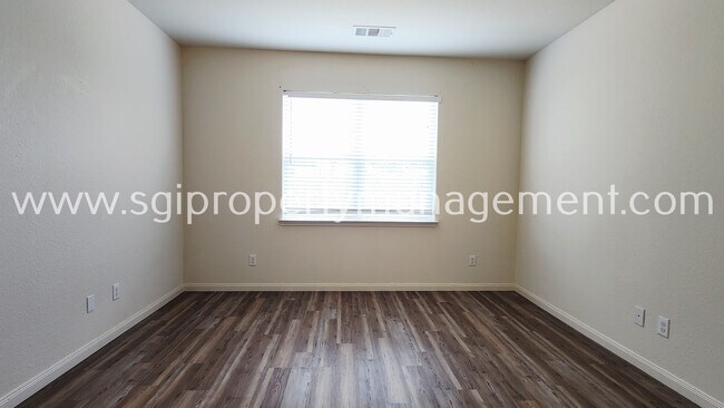 Building Photo - 333 Cedar Crk Dr