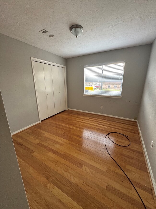 Building Photo - 7138 River Garden Dr