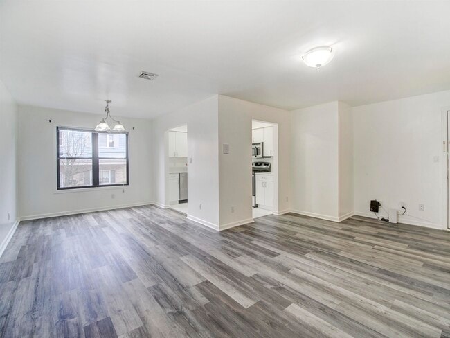 Building Photo - 22 69th St