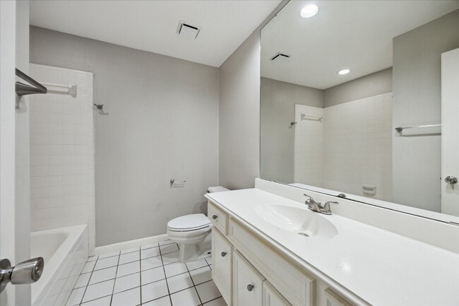 Building Photo - 15974 Knolls Lodge Dr