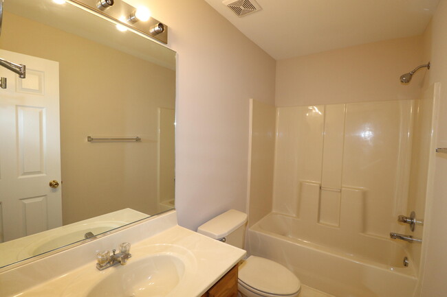 Building Photo - 3852 Sugar Creek Dr