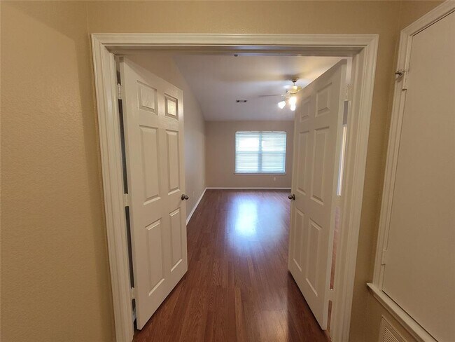 Building Photo - 3307 St Genevieve Dr