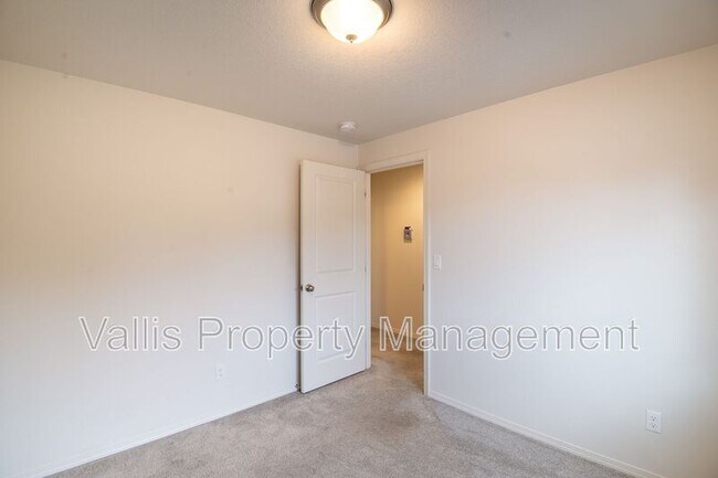 Building Photo - 4850 Heathwood St NE