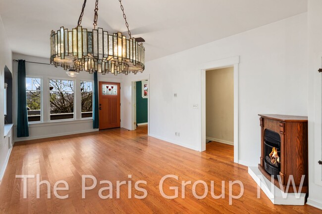 Building Photo - Adorable 3br, 2ba West Seattle Remodel * B...