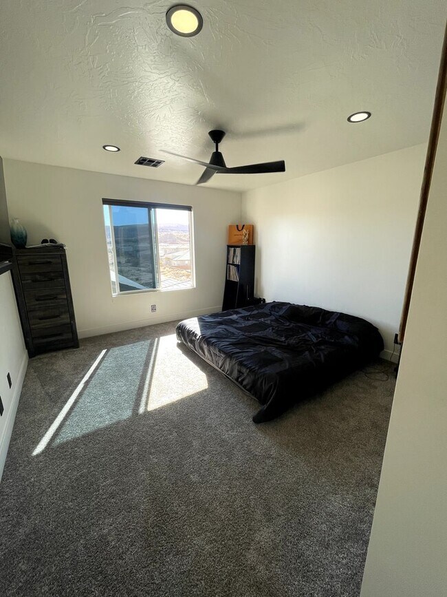 Building Photo - 543 Stewart Crk Cv