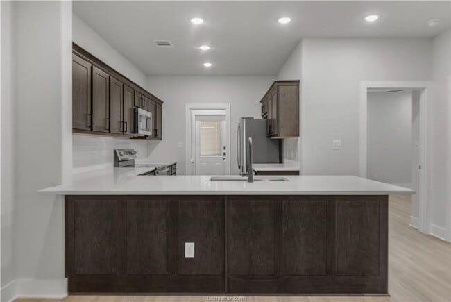 Building Photo - 4 Bed, 4 Bath Brand New Barracks Unit for ...