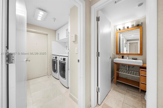 Building Photo - 1455 Ocean 1003