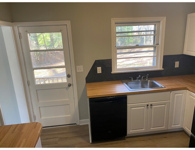 Building Photo - 3720 Manor Dr