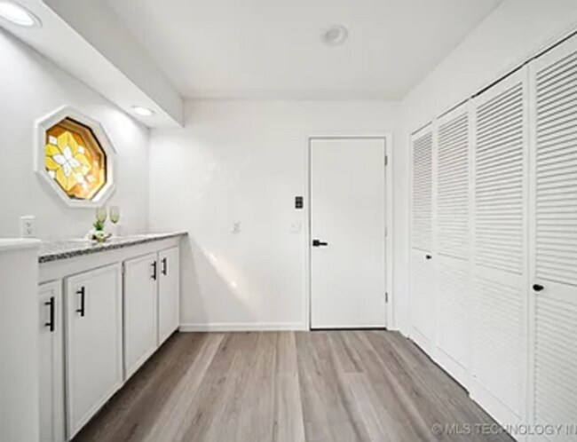 Building Photo - Charming 3-Bedroom Home with Spacious Yard in Prime Tulsa Location