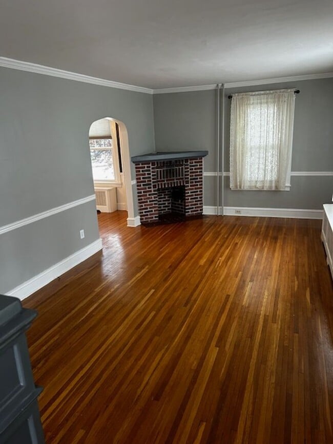 Building Photo - Welcome to 209 Amherst! Charming single-family home located in Wilson School district