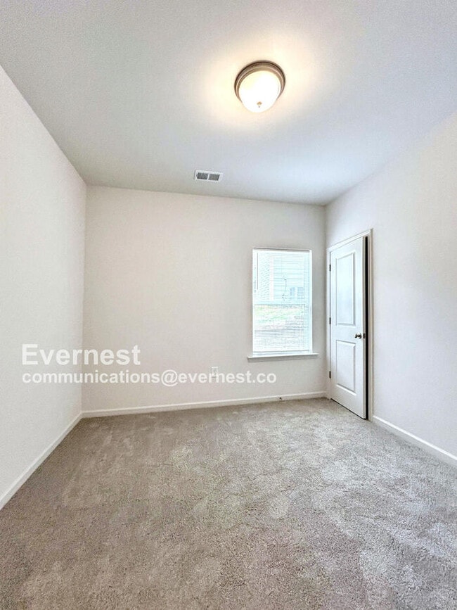 Building Photo - 1346 7th Ave SW