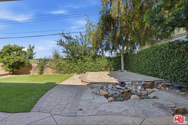 Building Photo - 6646 Franrivers Ave