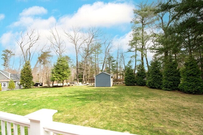 Building Photo - 474 King St