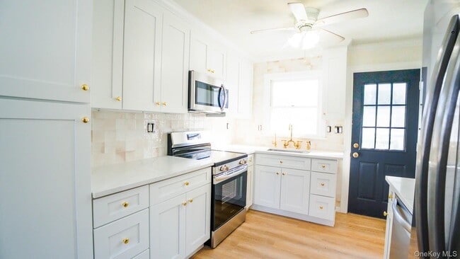 Building Photo - 5 Pearsall Pl