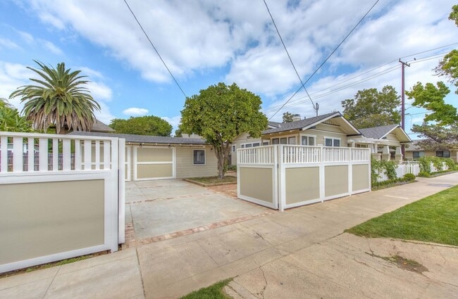 Building Photo - 306 N Shaffer St