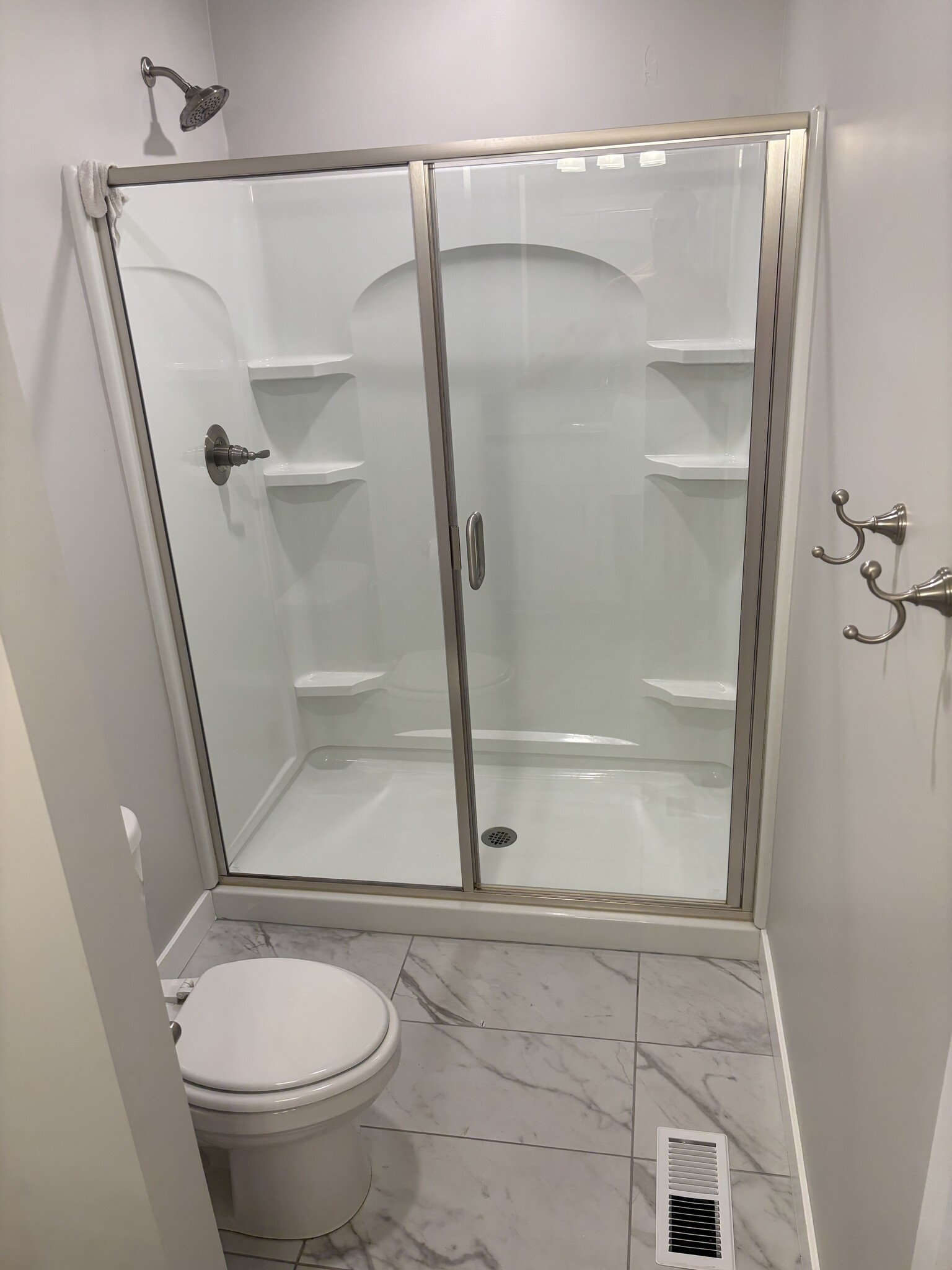 Master Bath - 102 E Fairmont Pl