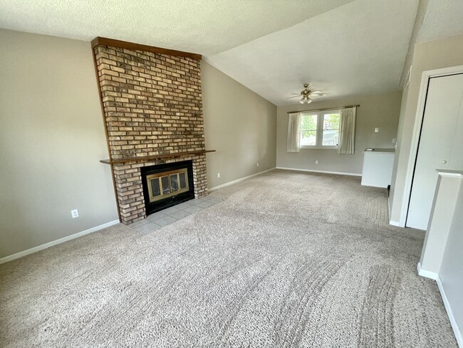 Building Photo - 105 Colony Dr