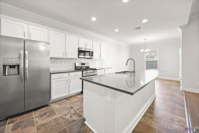 Building Photo - 471 Lake Breeze Dr