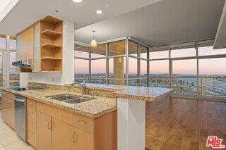 Building Photo - 13700 Marina Pointe Dr