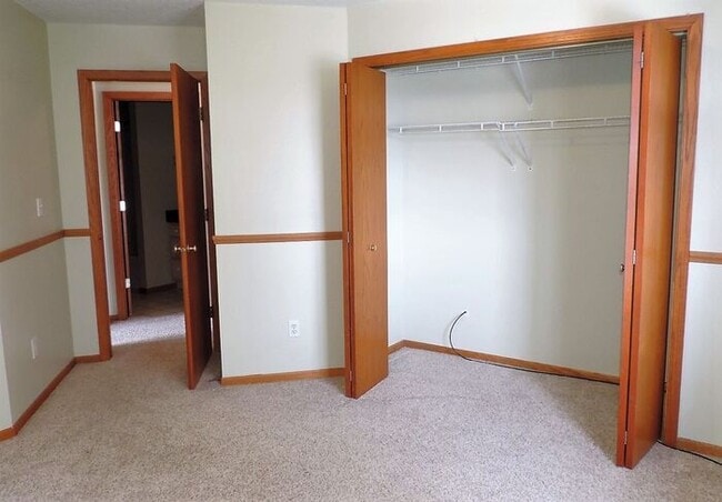Building Photo - $1,025 | 2 Bedroom, 1 Bathroom Condo | No ...