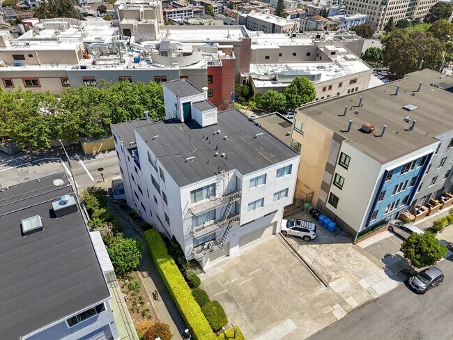Building Photo - 90 Terra Vista Ave