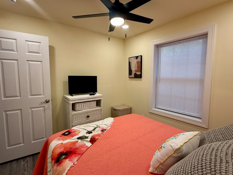 Building Photo - 420 Hancock St